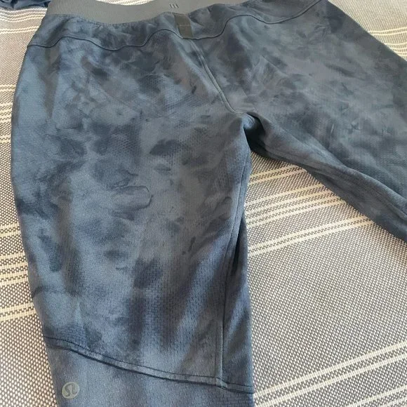 Lululemon Men's Joggers in blue camo size L